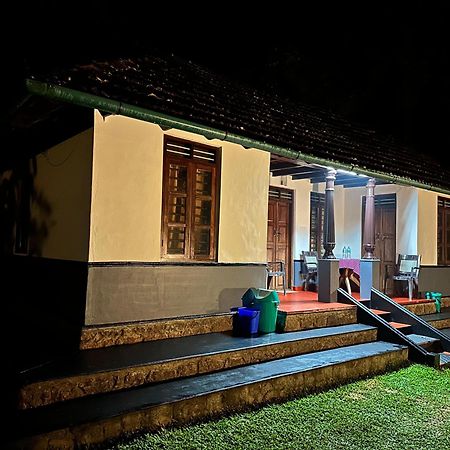Green Mansion Anaviratty Exterior photo