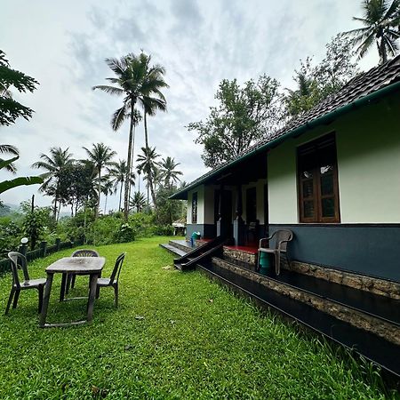Green Mansion Anaviratty Exterior photo